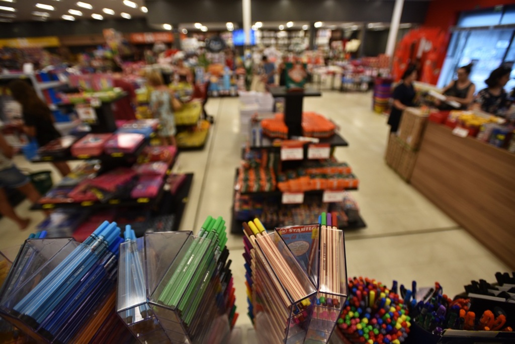 PESQUISA: Quanto custa 60 itens do material escolar em cinco lojas de Santa Maria