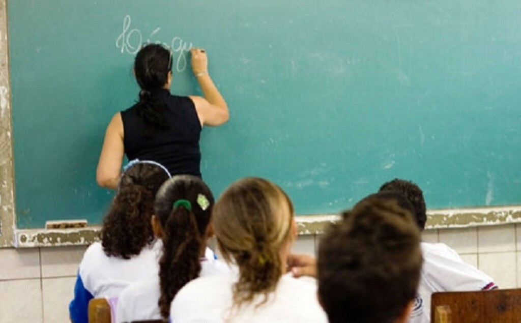 Estado abre inscrições para contratos emergenciais de professores e servidores