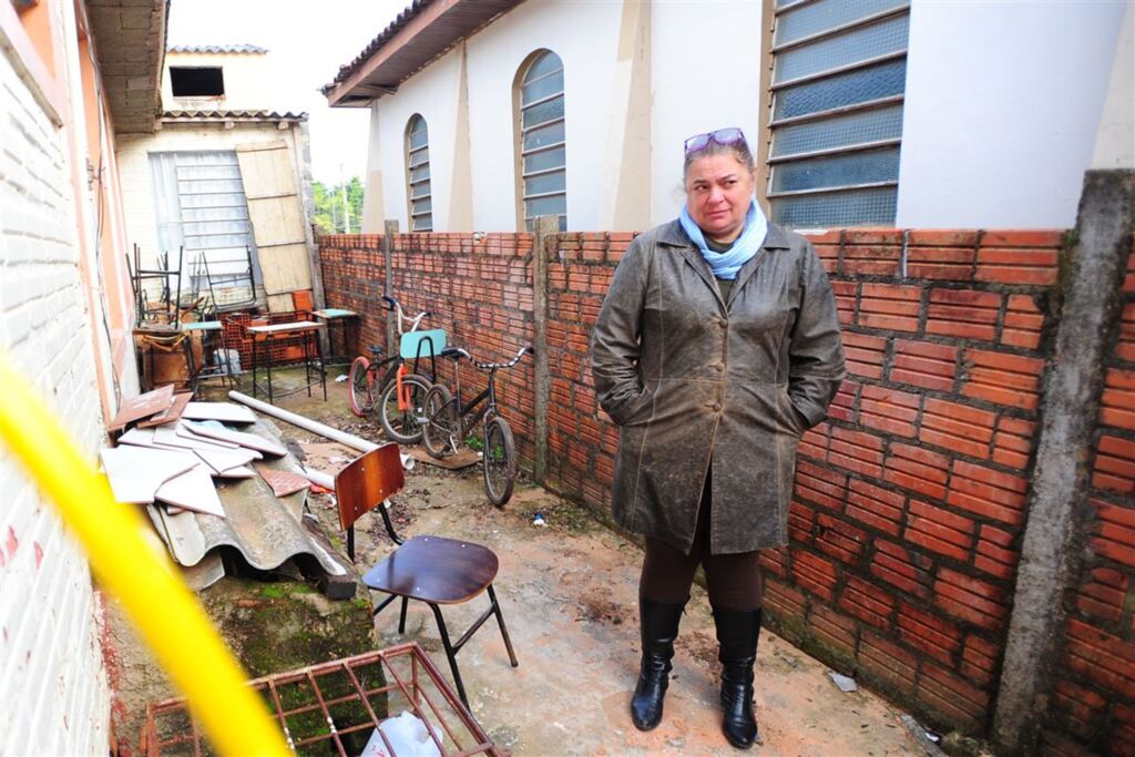 Após quatro meses, escola de Santa Maria ainda está sem caixa d'água