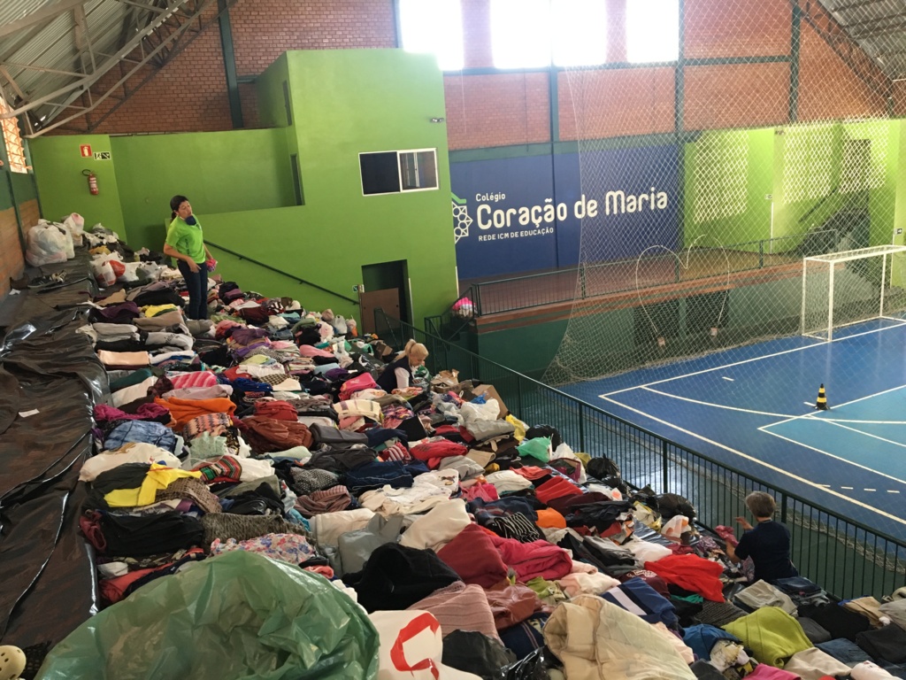 Foto: Divulgação - Na primeira etapa, os alunos arrecadaram 22,3 mil peças de roupas, que irão para entidades