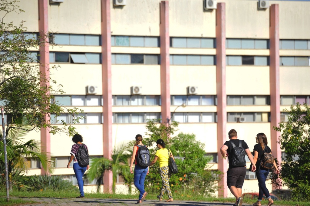 Sete instituições de ensino suspendem aulas em Santa Maria
