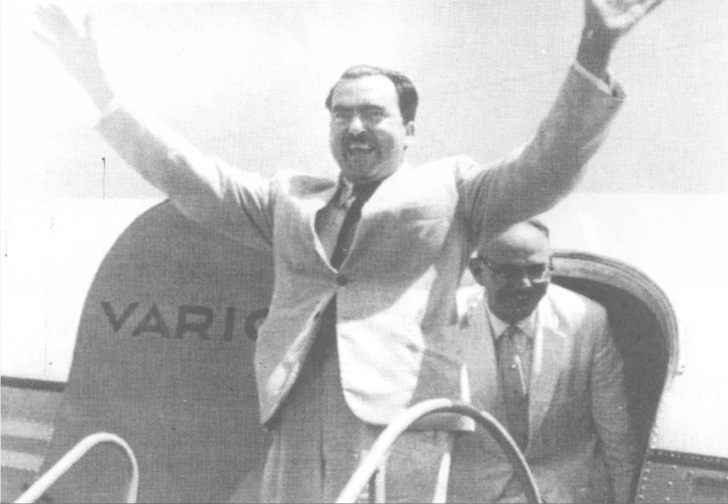 Fotos: Reprodução - Mariano da Rocha chega a Santa Maria em 1960, festejando a aprovação da criação da universidade de Santa Maria