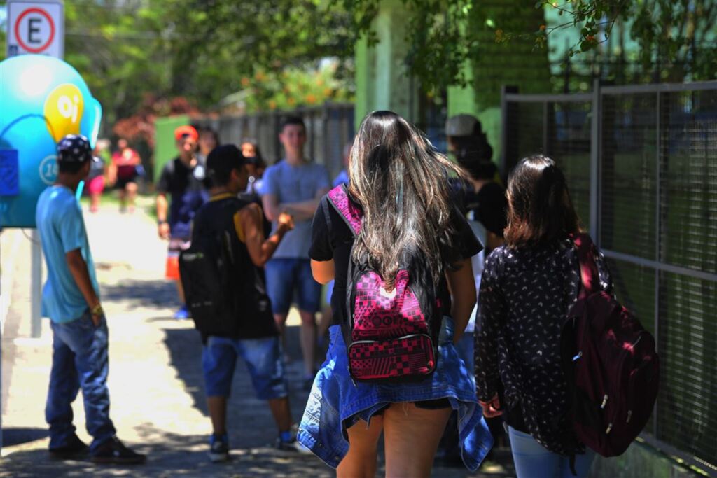 Após 94 dias de greve, escolas estaduais voltam às aulas