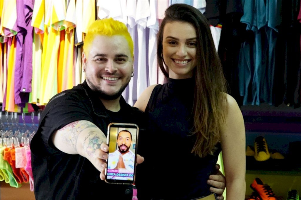 VÍDEO: loja de Santa Maria vira febre entre os famosos e já vestiu até o ex-BBB Gil do Vigor