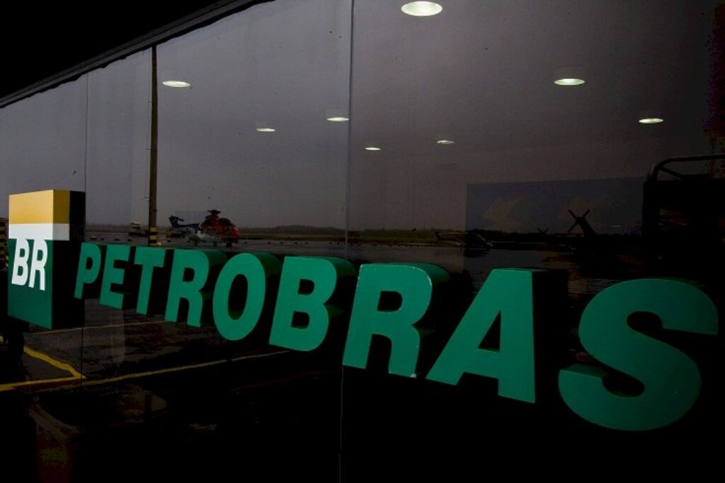Petrobras eleva novamente preço da gasolina nas refinarias