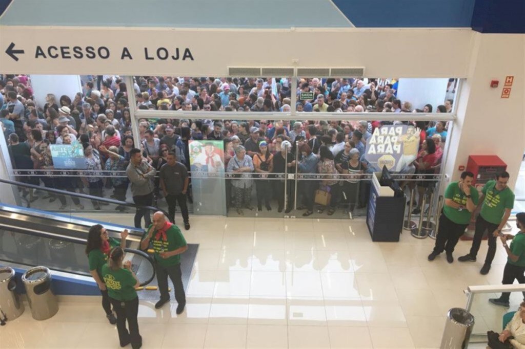 VÍDEOS: clientes fazem fila na Havan no dia da abertura em Santa Maria