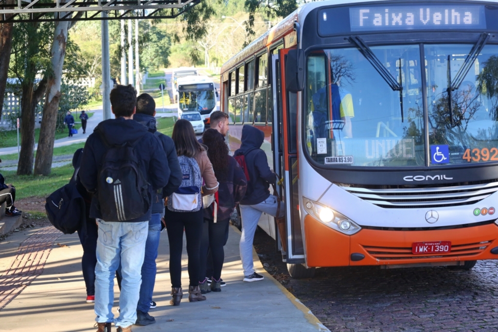 Prefeitura vai anunciar reajuste da tarifa e licitação de ônibus nesta sexta