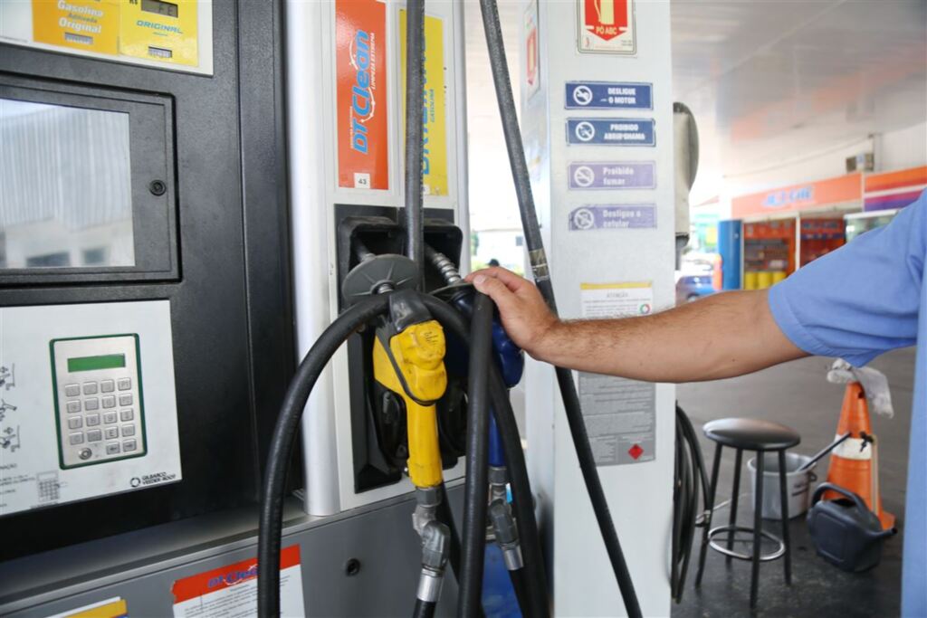 PESQUISA: em um mês, preço da gasolina cai R$ 0,16 em Santa Maria