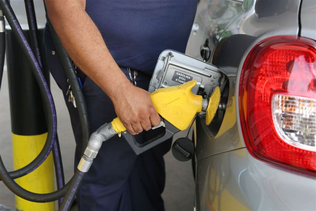 Pelo menos três postos vão vender gasolina por até R$ 2,99 no Dia sem Imposto