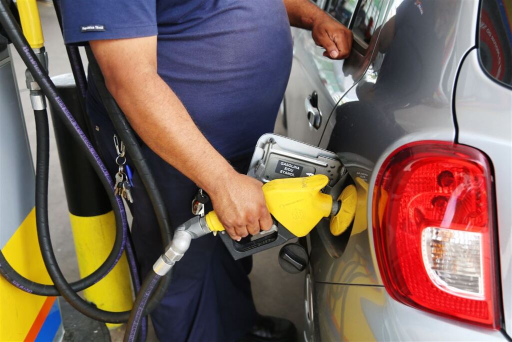 Litro da gasolina é vendido com até 30 centavos de diferença nos postos de Santa Maria