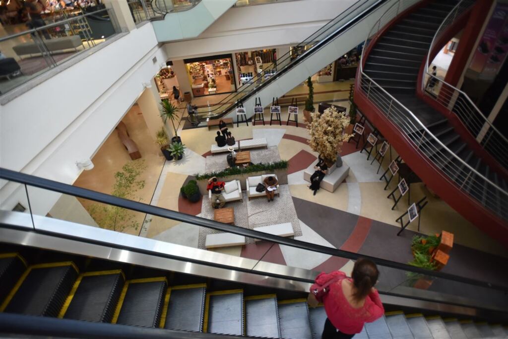 VÍDEOS: shopping de Santa Maria celebra 10 anos mirando projeto de expansão