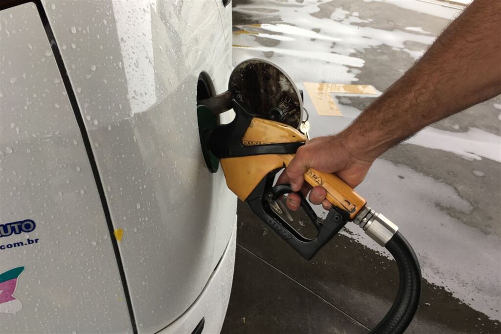 Preço da gasolina baixou 6 centavos, em média, em Santa Maria, mas valores devem voltar a subir