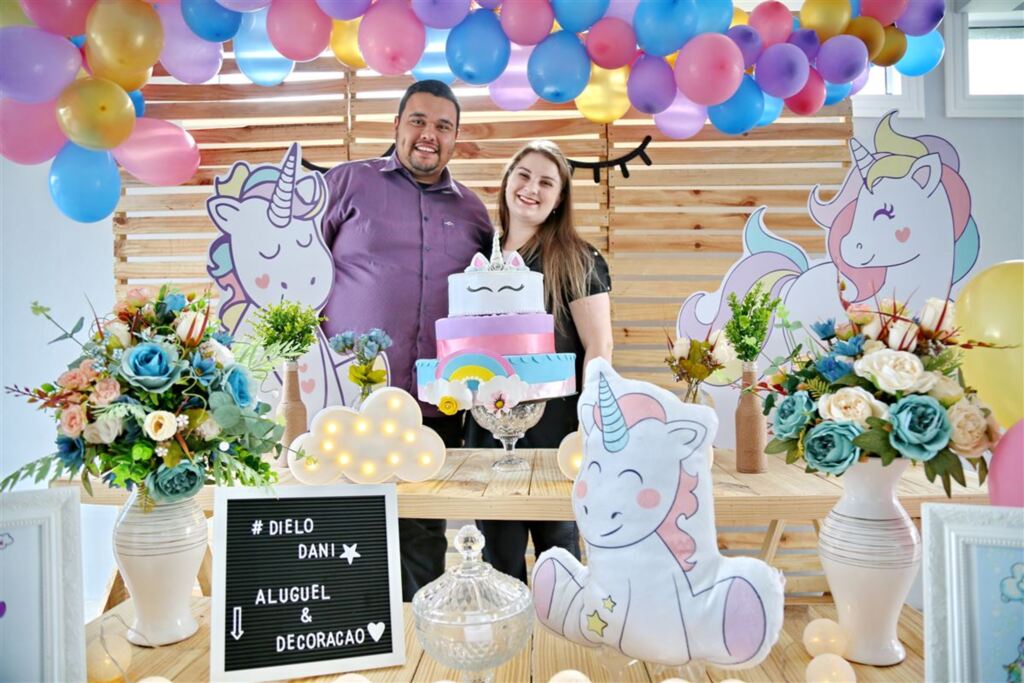 Foto: Renan Mattos (Diário) - Daniéle e o marido, Calebi, organizam festas temáticas aos fins de semana para aumentar o orçamento familiar