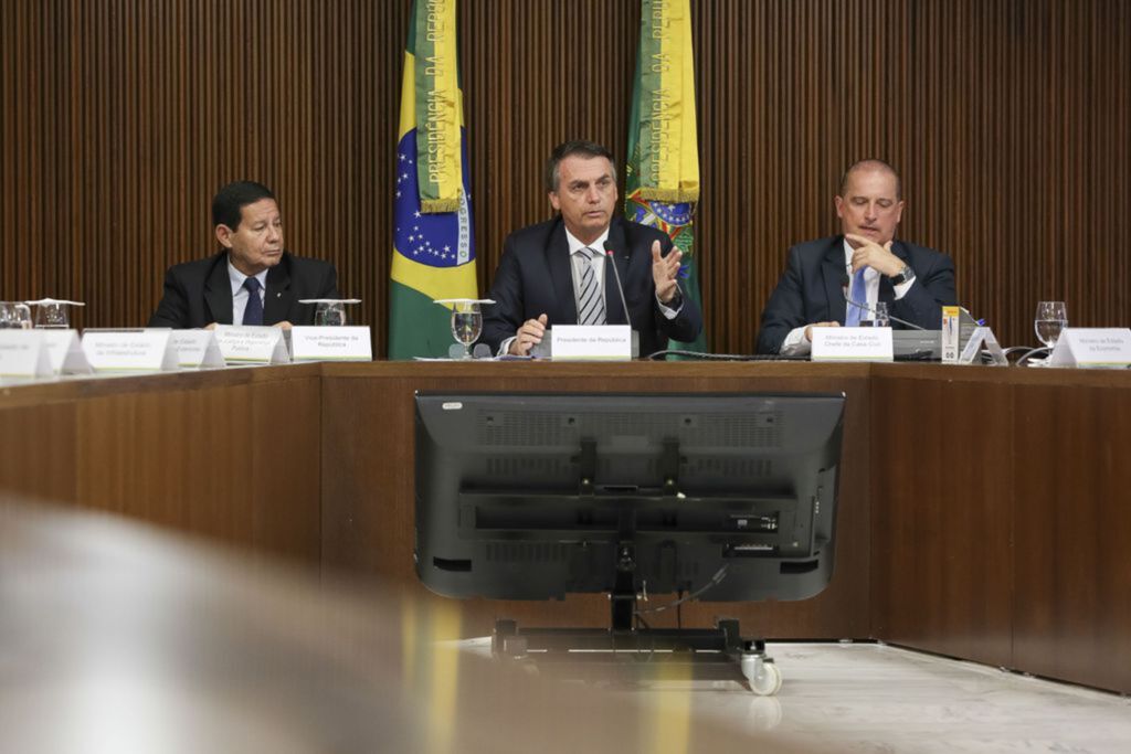 Bolsonaro propõe idade mínima para aposentadoria de 62 anos para homem e 57 para mulher