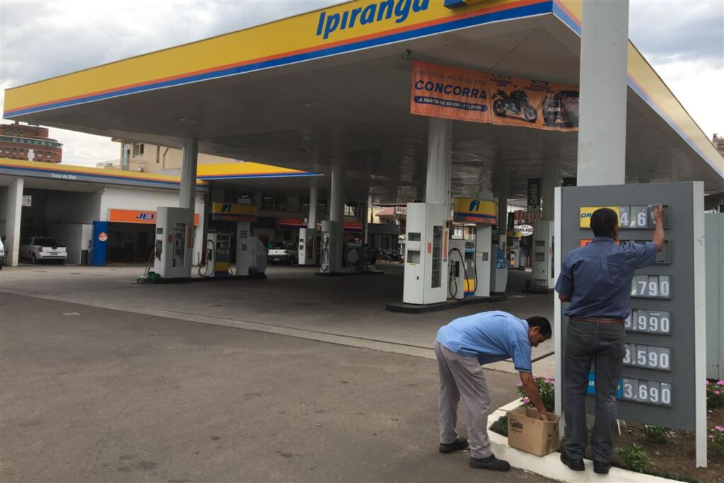 Em duas semanas, preço da gasolina baixa 13 centavos em Santa Maria