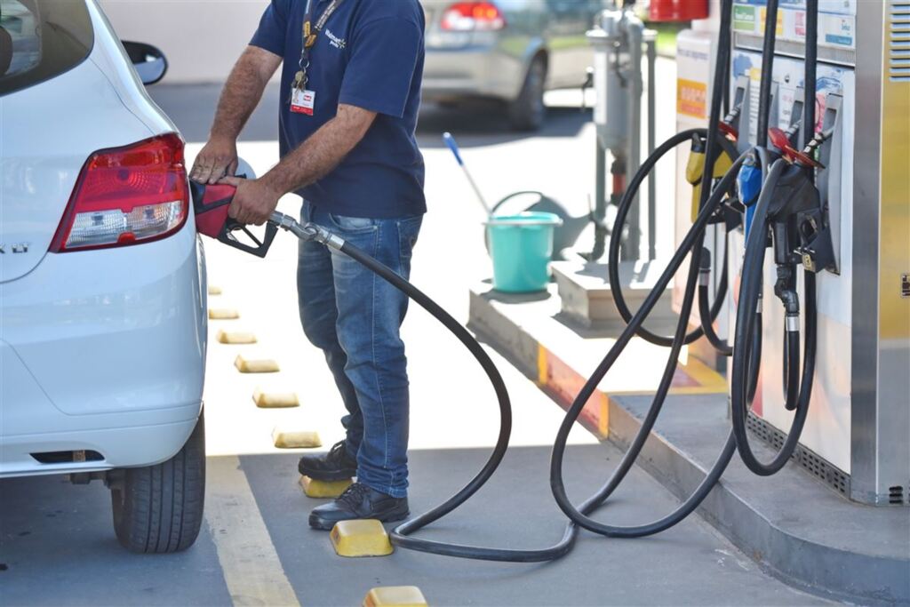Com novo corte, gasolina tem o menor valor dos últimos 13 meses