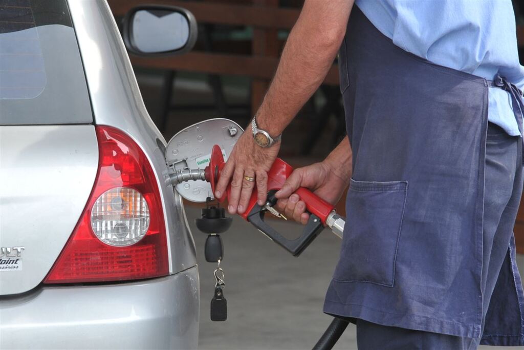 Variação do preço da gasolina traz dificuldades financeiras para postos