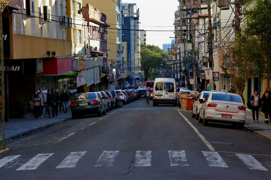 Foto: Charles Guerra (Diário) - Projeto quer tirar estacionamentos desta quadra