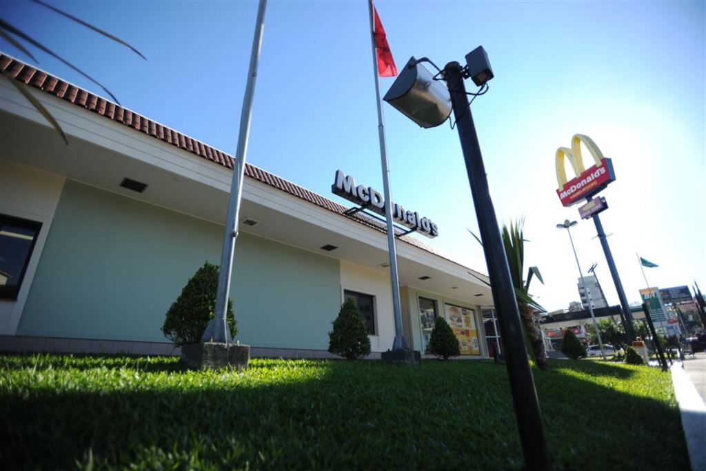 Rede de fast food seleciona funcionários em Santa Maria