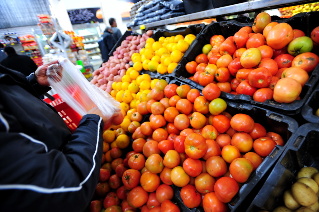 Foto: Renan Mattos (Diário) - Carnes, frutas e verduras voltaram, mas alguns produtos ficaram até 30% mais caros em relação ao período antes da greve