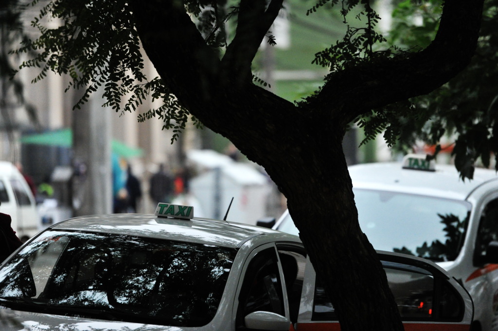Uma das associações de taxistas de Santa Maria é contra o aumento da tarifa