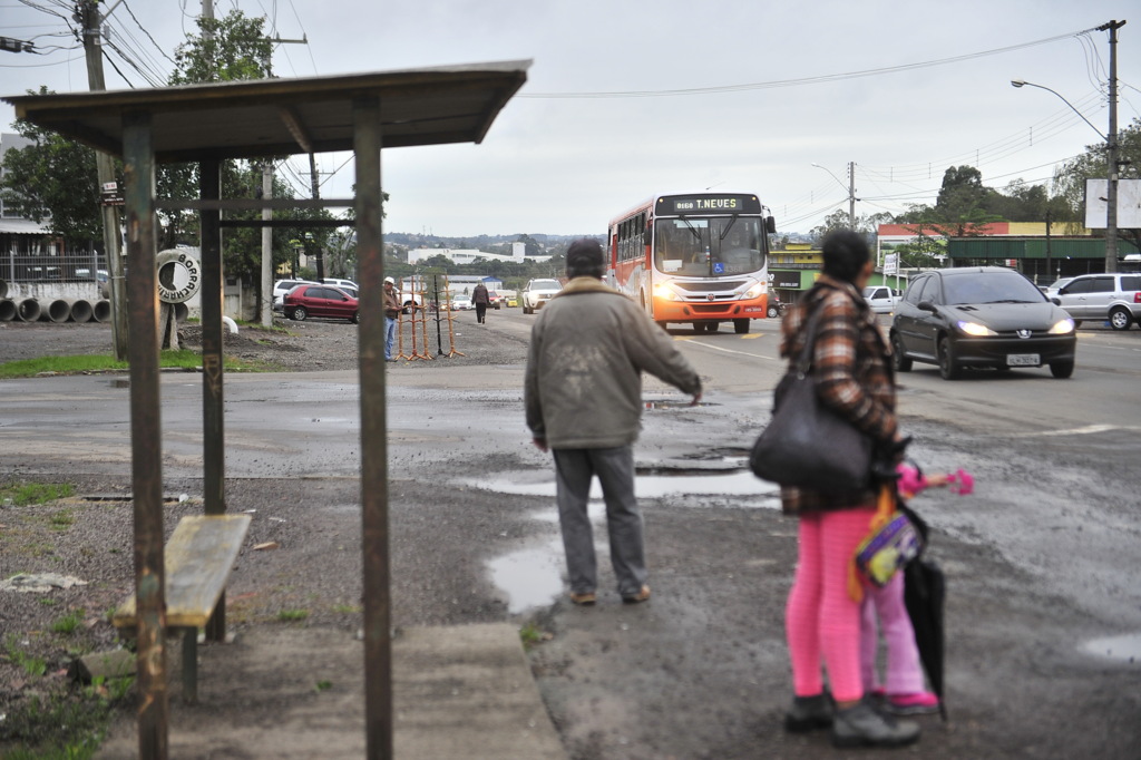 Prefeitura vai reformar 80 paradas de ônibus