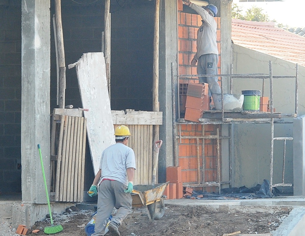 Foto: Arquivo (Diário) - Entidade que representa trabalhadores da construção civil registra queda entre 40% e 50% após o fim da obrigatoriedade