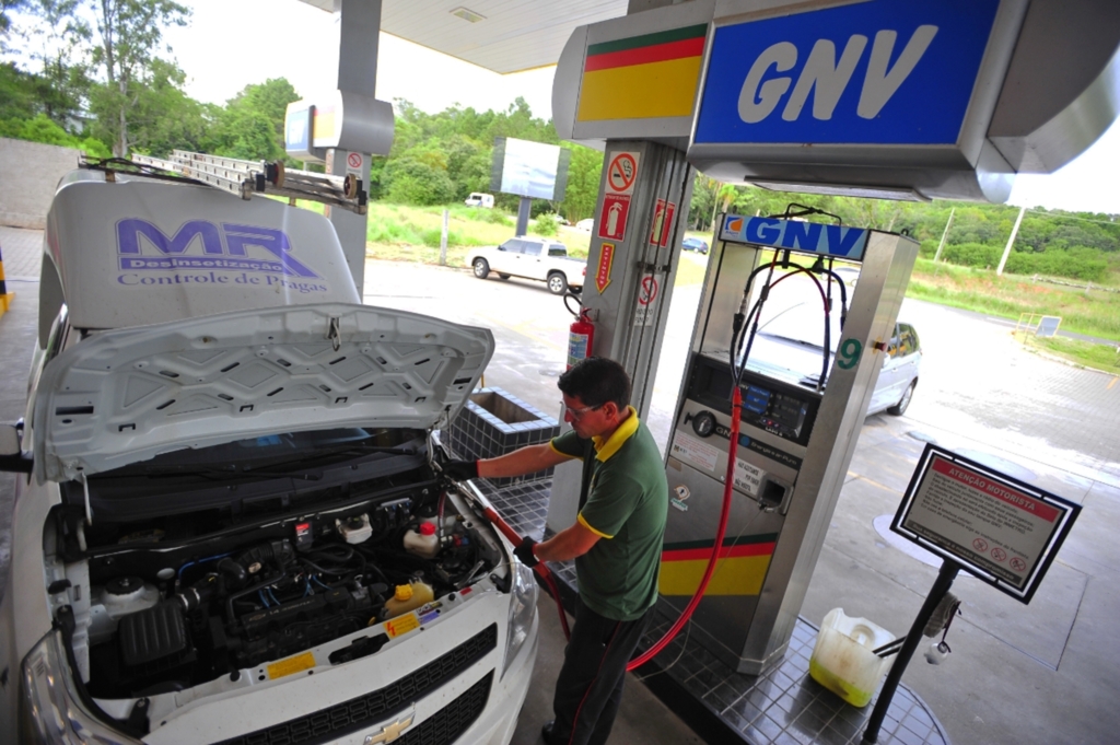 título imagem Com preço da gasolina nas alturas, quando vale usar GNV?