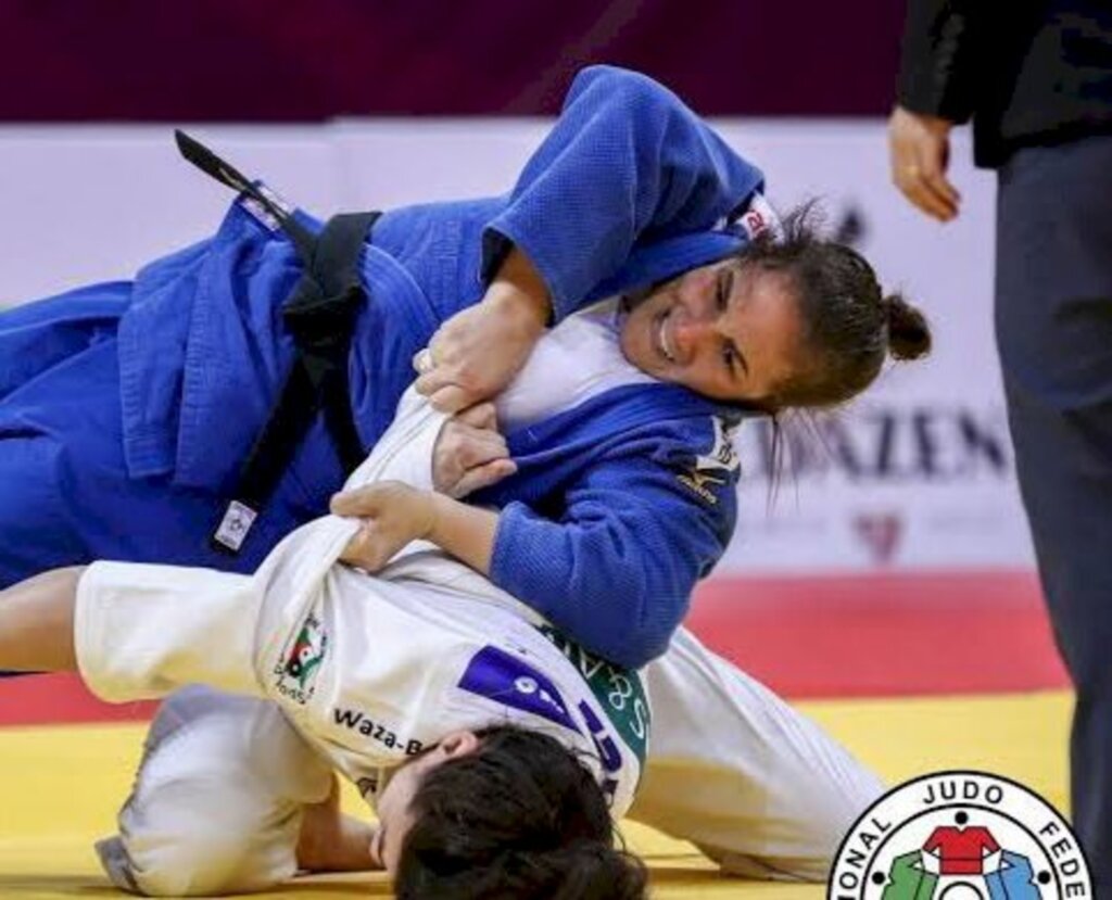 Maria Portela aplica golpe no golden score e fica com o bronze no Grand Slam da Turquia