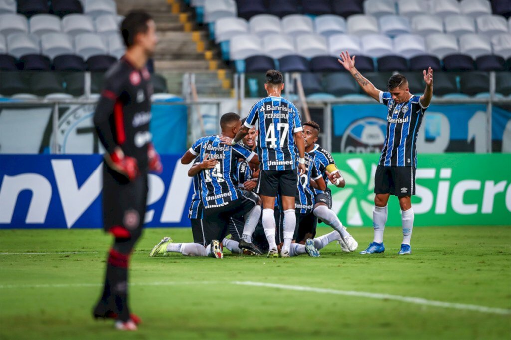 Grêmio goleia Brasil de Pelotas, na Arena, por 4 a 1