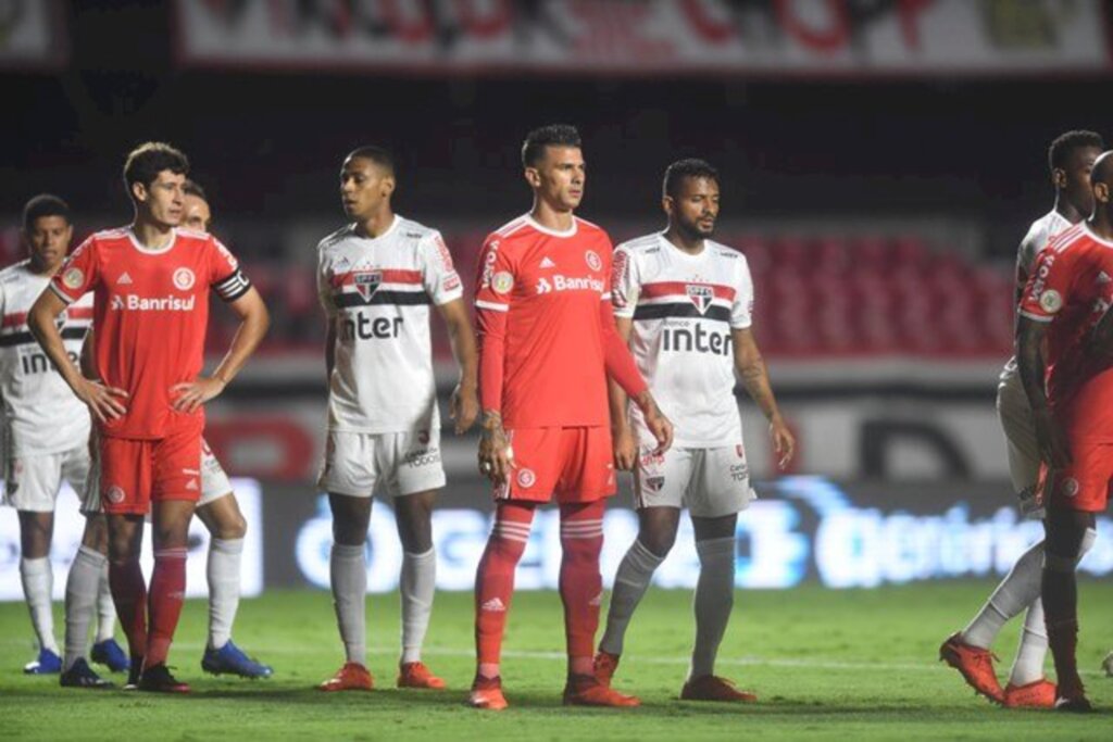 Inter goleia o São Paulo no Morumbi e assume a liderança do Brasileirão