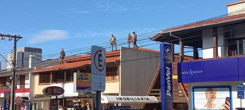 PM e CB salvam vida de homem após surto e ameaça de suicídio em Garopaba