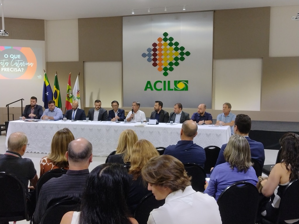 Plenária da Facisc lideranças empresariais e políticas no lançamento da Bancada da Serra