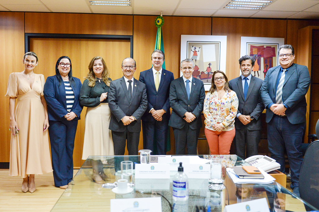 Em Brasília, governador consegue renovação de compromisso para federalização da Furb