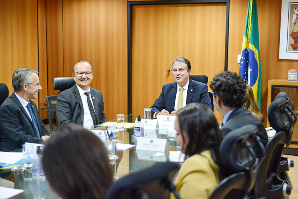 Foto: Eduardo Valente/SECOM - Brasília (DF), 28/02/2023 - O Governador Jorginho Mello participou nesta terça-feira (28) de uma reunião com o Ministro da Educação, Camilo Santana, junto do prefeito de Blumenau Mário Hildebrandt e da reitora da Furb Marcia Cristina para tratarem da federalização da FURB.