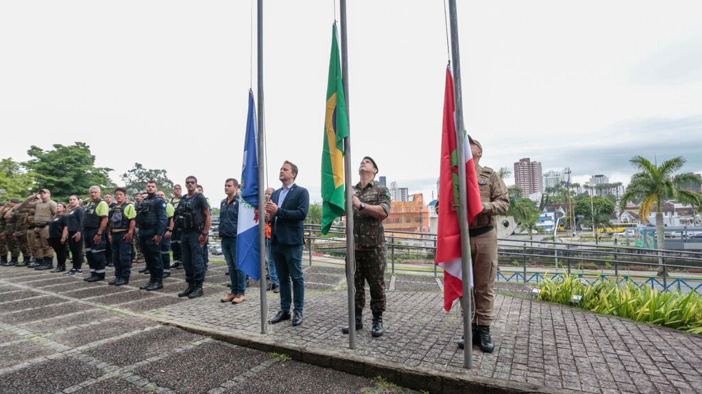 Hasteamento das Bandeiras abre a programação do aniversário de 172 anos de Joinville