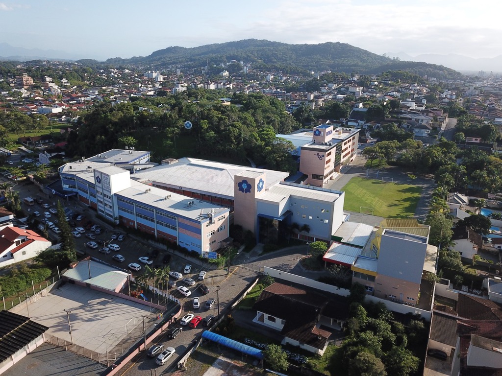 Maior escola particular de Joinville completa 97 anos de atividades nesta quarta-feira (1º)