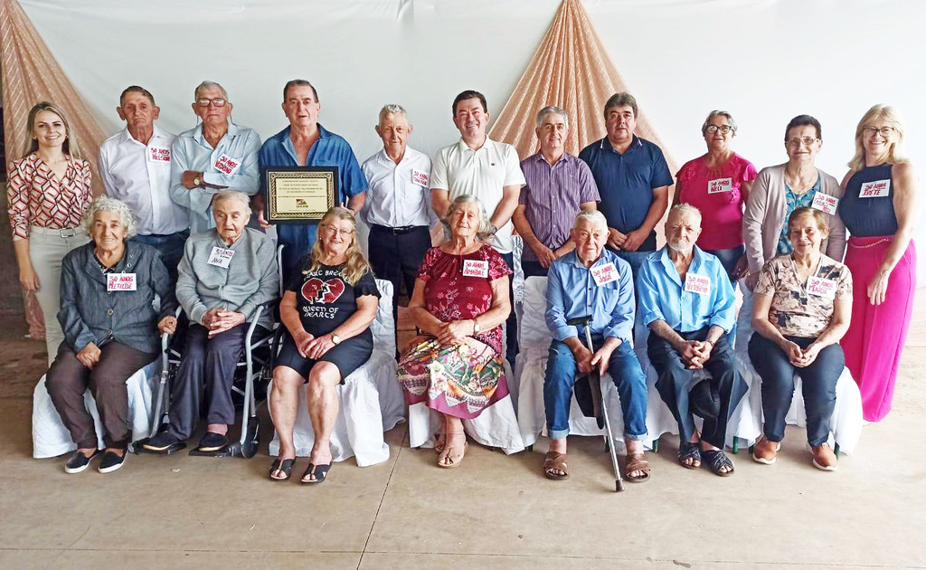 Grupo de Idosos comemora aniversário