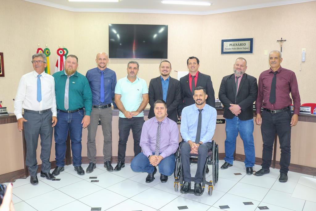 PREFEITO ALMIDES PRESTA CONTAS NA 1ª SESSÃO 
ORDINÁRIA DA CÂMARA EM 2023 DE SANTA ROSA DO SUL