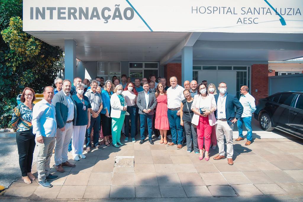 SECRETARIA DA SAÚDE PARTICIPA DE ENTREGA DE NOVOS APARELHOS DE VIDEOLAPAROSCOPIA EM TORRES