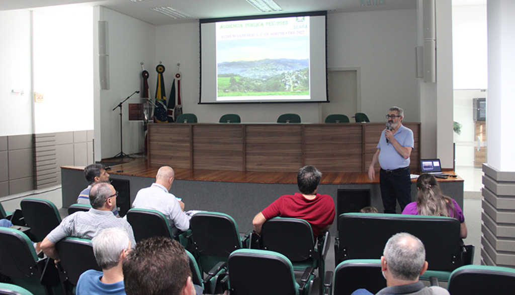  - Assessor contábil Leuri Giombelli apresentou o balanço do terceiro quadrimestre