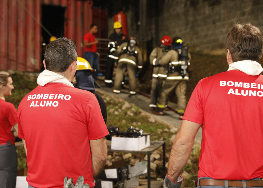 André Hellmann/CBVJ/Arquivo - Alunos do curso de formação em aula do módulo de combate a incêndio