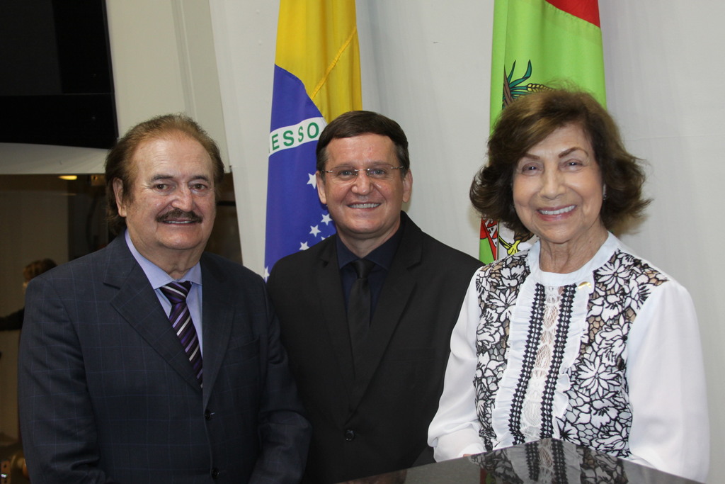 Crédito: Ascom deputado Jair Miotto - Foto: Deputado Miotto juntamente com os missionários Noely e Narcizo Parisotto