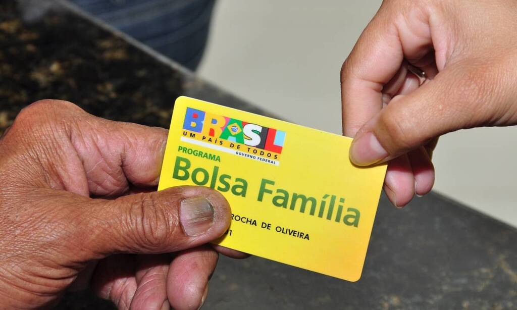 Governo vai contratar 12 mil para atualizar Bolsa Família