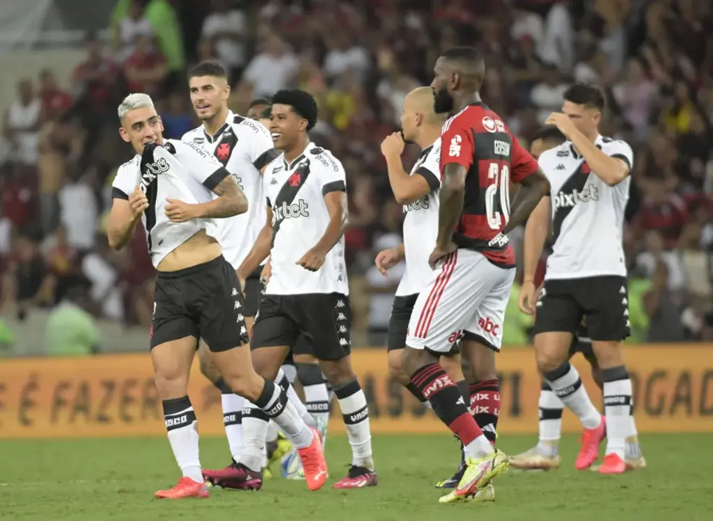  - Vasco vence o Flamengo e está a uma vitória das semifinais — Foto: André Durão/ge