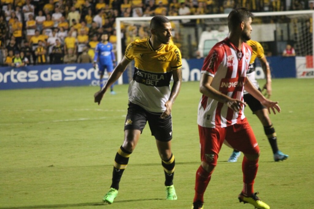 Criciúma  vence o Atlético Catarinense pelo placar de 2 a 0