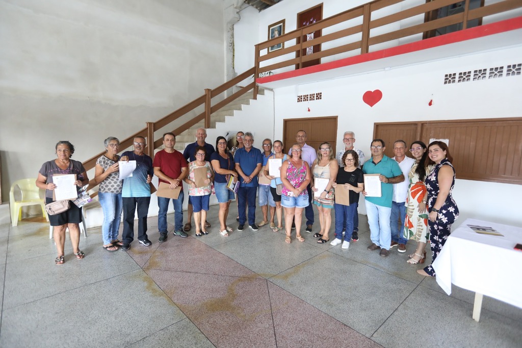 Regularização fundiária - 39 títulos são entregues a moradores do Forte e Sandra Regina