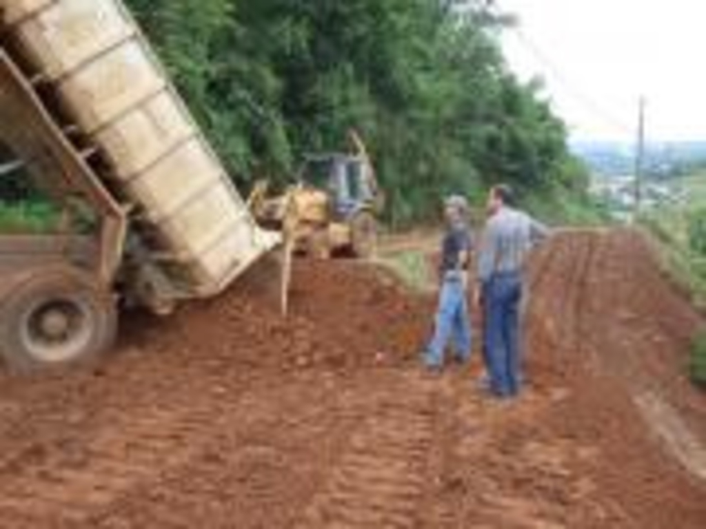 VOLTANDO NO TEMPO
REALIZAÇÕES - Na época, a pavimentação total da ESTRADA VELHA, foi prioridade número um, sendo o registro fotográfico em novembro de 2008.