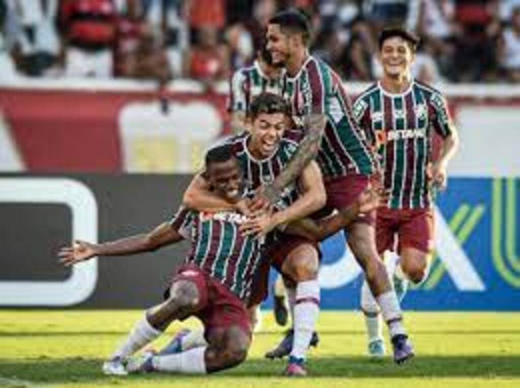 Fluminense vence Flamengo