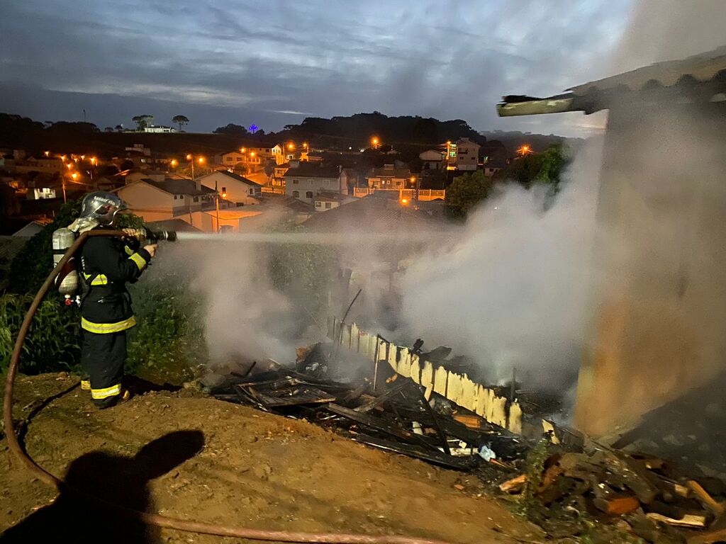 Incêndio em Campo Belo do Sul, deixa um óbito